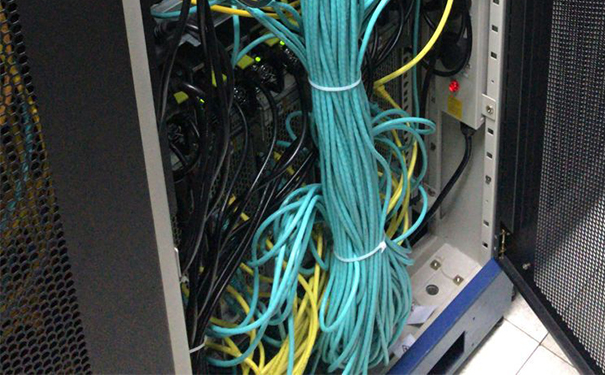 服務器機柜的正向理線工藝 服務器機柜的正向理線工藝